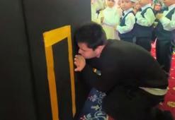 Kabe'nin maketine sarılıp ağlayan engelli bireyin umre hayali gerçek oluyor