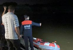 Serinlemek için girdiği gölde kayboldu