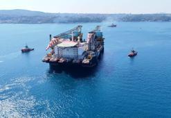 Dev vinç gemisi İstanbul Boğazı'nda