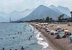 Antalya'da sıcak ve nem bunalttı