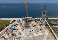 Eski TBMM Başkanı Kahraman, yapımı süren Recep Tayyip Erdoğan Camii’nde incelemede bulundu
