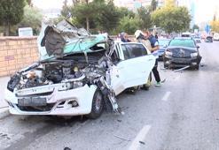 Kartal’da otomobilin park halindeki araçlara çarptığı kaza kamerada