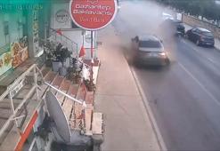 Kartal’da otomobilin park halindeki araçlara çarptığı kaza kamerada