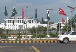 Pakistan, Mekke Ortak Savunma Anlaşması'nı kutluyor; sokaklar Türkiye ve Suudi Arabistan bayraklarıyla süslendi