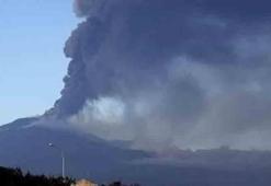 Etna Yanardağı kül püskürttü
