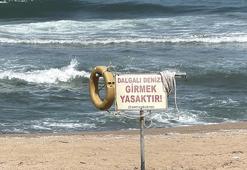 Yasağa rağmen girdikleri denizde boğulma tehlikesi geçiren 37 kişi kurtarıldı