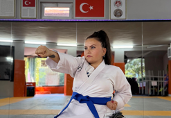 Şerife, sporla engelleri aştı