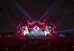 İstanbul Festivali’nde Semicenk ve Yıldız Tilbe sahne aldı