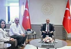 Bakan Uraloğlu, okul saldırısında ölen Adnan'ın ailesini kabul etti
