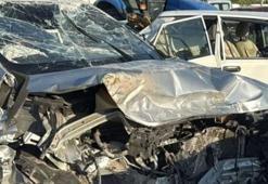 Otomobiller kafa kafaya çarpıştı: 1 ölü, 7 yaralı