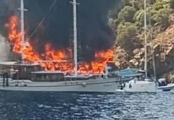 Fethiye’de koydaki tekne yandı, 115 yolcu suya atladı