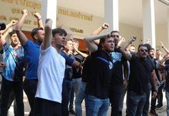 Adana Büyükşehir Belediyesi önünde taraftarların eyleminde gerginlik