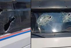 Tartıştığı dolmuş şoförünü darbedip, aracının camlarını sopayla kırdı