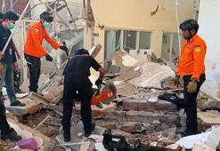 Endonezya'da 7.7 büyüklüğünde deprem: Can kaybı 47'ye yükseldi