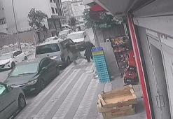 Motosikletli şüpheli kuyumcudan çıkan kadına gasp girişiminde bulundu