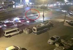 Bursa'da 1’i ağır 5 kişinin yaralandığı kazanın, güvenlik kamerası görüntüleri ortaya çıktı