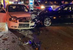 Bursa'da iki otomobil çarpıştı: 2 yaralı