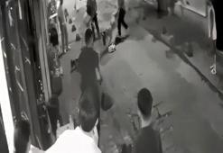 Beyoğlu'nda terriere saldıran pitbull cinsi köpeğin sahibinin bıçaklandığı kavga kamerada