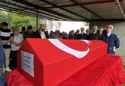 Merdivenli itfaiye aracıyla evine girerken kazada ölen uzman çavuş defnedildi