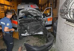 Bayrampaşa’da hasta taşıyan ambulans ile otomobil çarpıştı: 3 yaralı