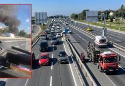 Fatih'te minibüste çıkan yangın nedeniyle kapanan yol trafiğe açıldı