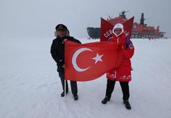 Uluslararası keşif gezisine katılan Türk genç, Kuzey Kutbu’nda Türk bayrağını dalgalandırdı