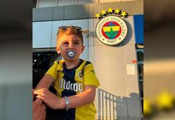 Forması çıkartılmaya çalışılan minik Fenerbahçeli taraftar, Kadıköy’de
