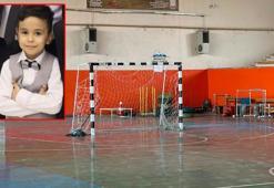 Spor salonunda üzerine kale direği devrilen Mert Ali öldü
