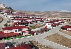 Bitlis'te Ahıska Türkleri için yapılan kalıcı konutların teslimine başlandı