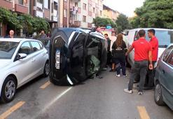 Ümraniye’de park halindeki araçlara çarparak devrilen otomobilin sürücüsü yaralandı