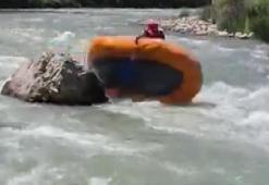 Rafting yarışında botları alabora olan sporcular zor anlar yaşadı