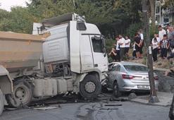 Esenler'de freni boşalan hafriyat kamyonu 7 araca çarptı