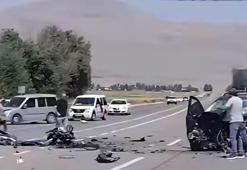 Van'da iki hafif ticari araç kafa kafaya çarpıştı: 2 ölü, 9 yaralı