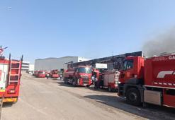Gaziantep'te elyaf fabrikasında yangın; 2 işçi dumandan etkilendi