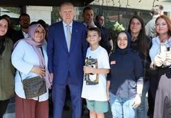 Cumhurbaşkanı Erdoğan, Üsküdar'da esnafı ziyaret etti