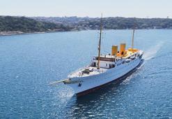 TCG Savarona gemisi İstanbul Boğazı'ndan geçti