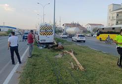 İşçi servisi refüjdeki reklam panosuna çarptı: 6 yaralı