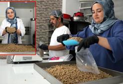 Açtığı iş yerinde yöresel yemekler yapıp 3 kızını üniversitede okutuyor