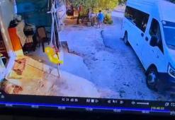 Minibüsle geri manevra yaparken oğlunun ölümüne neden oldu