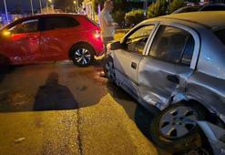 Bursa'da iki otomobil çarpıştı: 4 yaralı