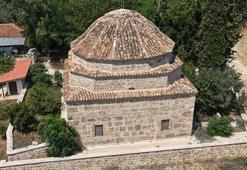 Perge’nin antik taşları, 200 yıllık caminin duvarlarında