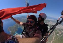 Fethiye'de 30 Ağustos'a özel yamaç paraşütü atlayışı
