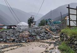 Uzungöl'de sağanak etkili oldu; dere taştı, heyelan meydana geldi