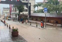 Artvin'de sağanak; ev ve iş yerlerini su bastı