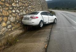 Amasya’da otomobil istinat duvarına çarptı; 6 yaralı