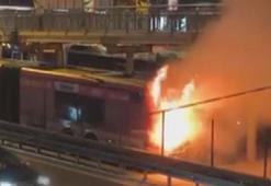 Kağıthane’de seyir halindeki metrobüs alev alev yandı