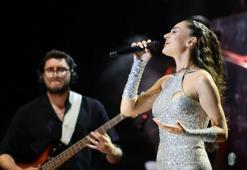 Bursa’da 30 Ağustos Zafer Bayramı kutlamaları Elif Buse Doğan konseriyle sona erdi