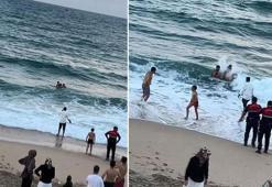 Arnavutköy'de dalgaların denize sürüklediği kişi hastanede hayatını kaybetti