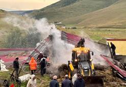 Ardahan'da ahır ve depo yandı, 600 balya saman kül oldu
