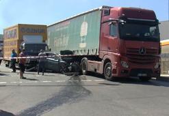 Başakşehir'de yokuştan korna çalarak indi; trafik ışıklarında bekleyen araçlara çarptı